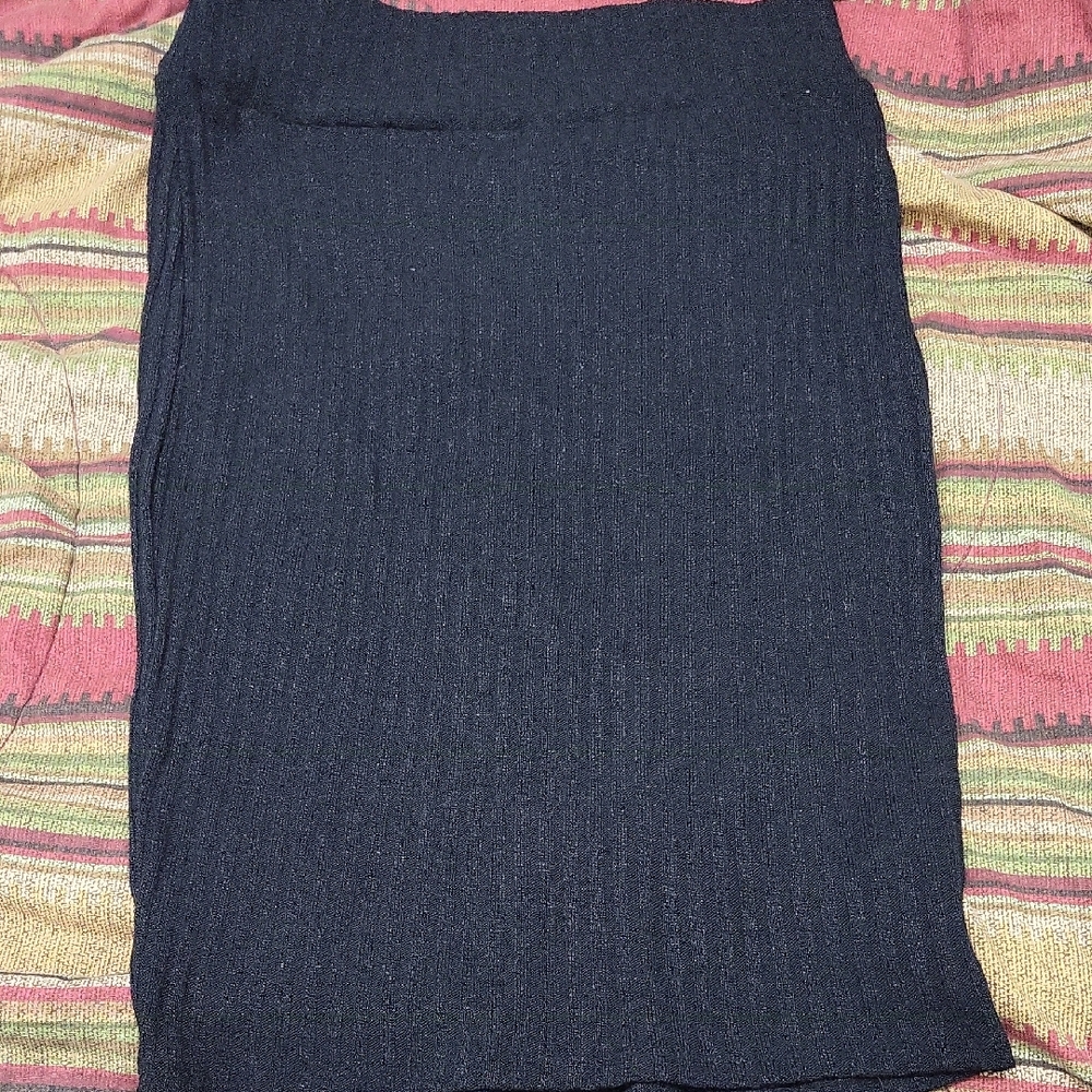 Elegant Black Ribbed Skirt